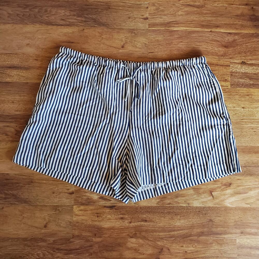 🍃💗H&M Linen Blend Boxer Shorts Navy and White